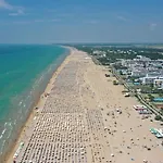 Retreat With Terrace Views Апартаменти *