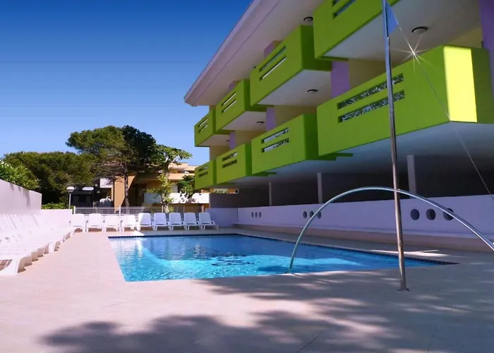 Retreat With Terrace Views Apartamento *